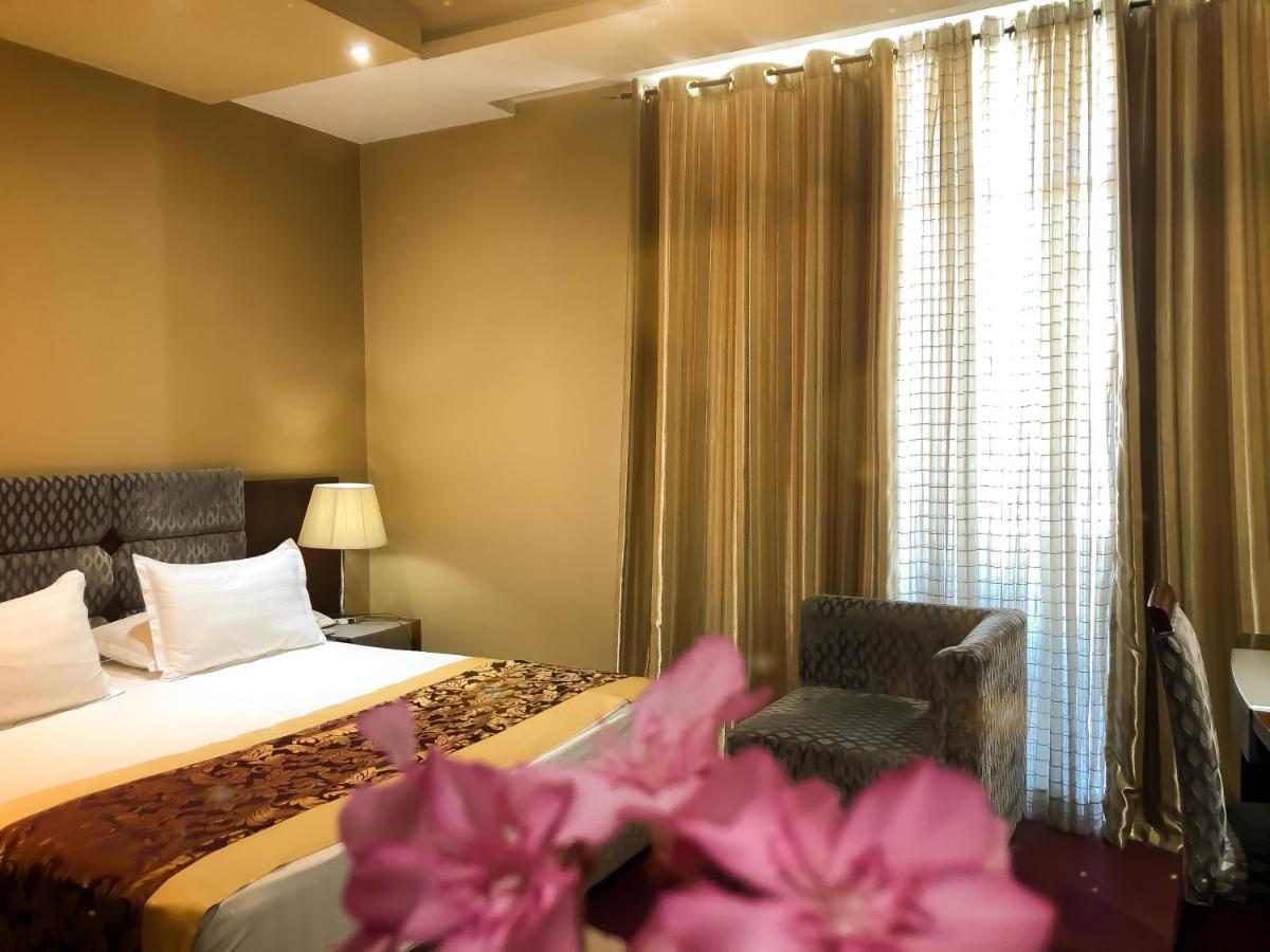 Hotel Arifi Shkodër Екстериор снимка