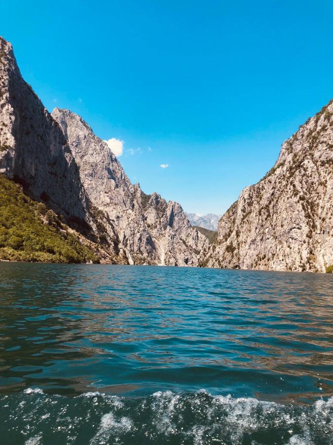 Hotel Arifi Shkodër Екстериор снимка